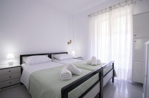 Photo 2 - Esperida Apartment by Travelpro Services