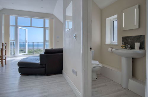 Photo 19 - Caldey - 2 Bedroom Apartment - Pendine