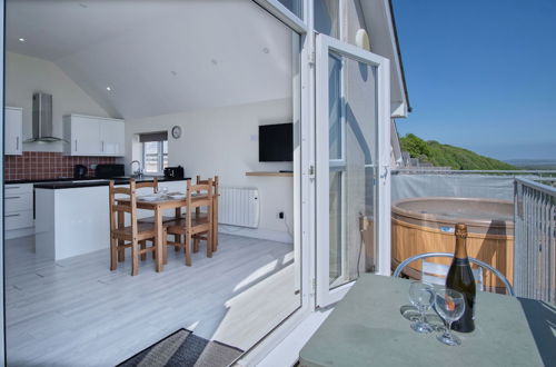 Photo 18 - Caldey - 2 Bedroom Apartment - Pendine