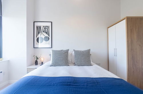 Photo 11 - Leeds Haven - Niche 1 & 2 Bedroom Apartments with Cityscape views includes parking upon availability by Sojo Stay