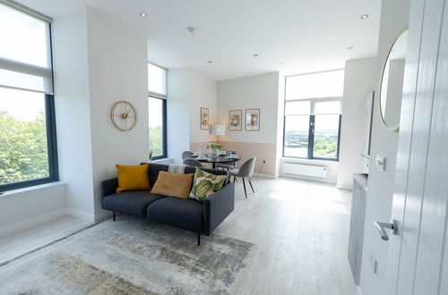 Foto 16 - Leeds Haven - Niche 1 & 2 Bedroom Apartments with Cityscape views includes parking upon availability by Sojo Stay