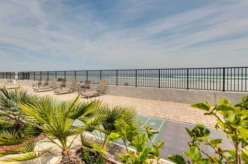 Foto 18 - Oceanfront Retreat w/ Beach & Resort Access