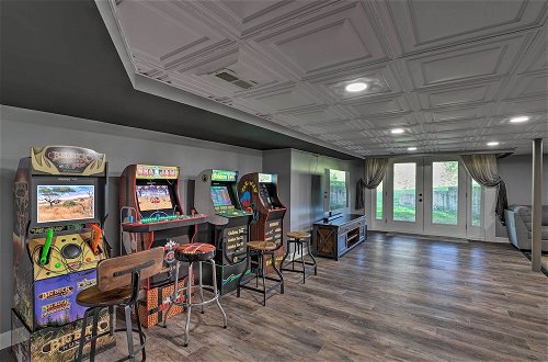 Foto 27 - Roomy Burnsville Cabin: Game Room & Theater