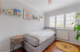 Photo 3 - Serene and Spacious 2 Bedroom House in South Wimbledon