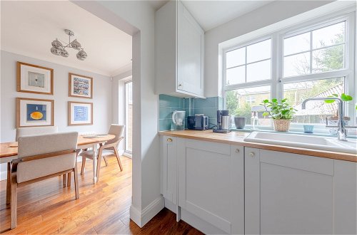 Photo 11 - Serene and Spacious 2 Bedroom House in South Wimbledon