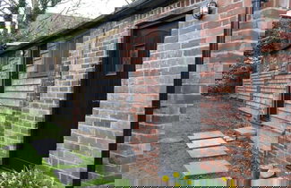 Foto 21 - Cosy Secret Cottage in a Beautiful Walled Garden