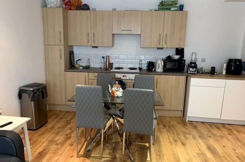 Foto 5 - Large Private Flat in City Centre Leeds