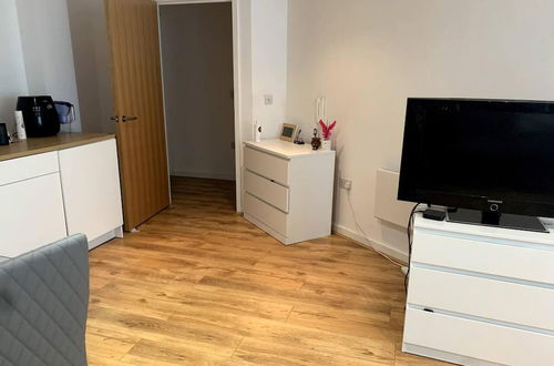 Photo 17 - Large Private Flat in City Centre Leeds