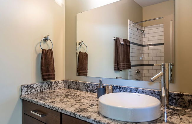 Selkirk Snug by Revelstoke Vacations - Foto 16