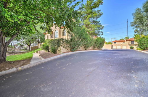 Foto 21 - Phoenix Townhome w/ Central Location, Pool Access