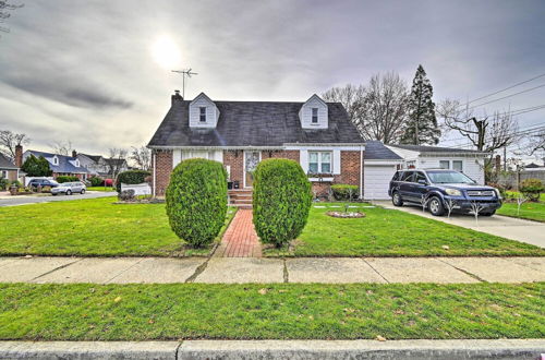 Photo 19 - Lovely Elmont Apartment - Walk to Bus Stop