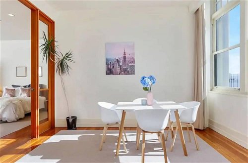 Foto 3 - Beautiful And Spacious One Bedroom In Cbd