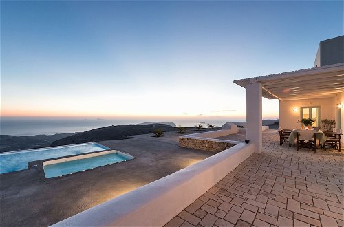 Photo 25 - 4br Beautiful Villa Santorini - Sunsets - Parking