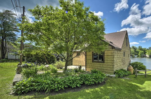 Photo 21 - Picturesque Cottage With Sunroom on Ashmere Lake