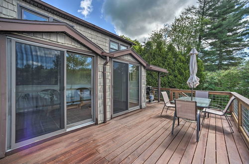 Photo 24 - Picturesque Cottage With Sunroom on Ashmere Lake