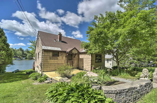 Photo 31 - Picturesque Cottage With Sunroom on Ashmere Lake