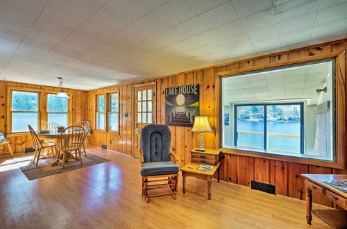 Photo 4 - Picturesque Cottage With Sunroom on Ashmere Lake