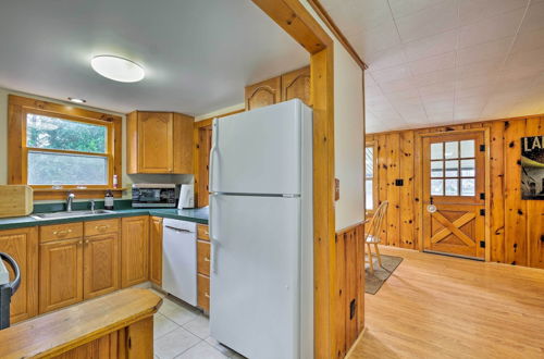 Photo 32 - Picturesque Cottage With Sunroom on Ashmere Lake