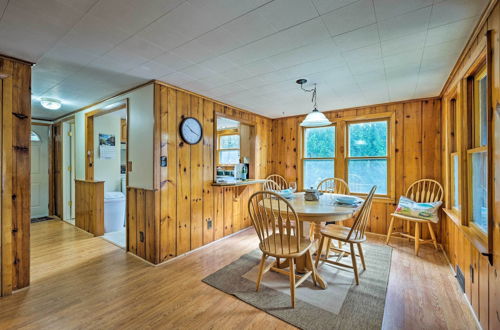 Photo 5 - Picturesque Cottage With Sunroom on Ashmere Lake