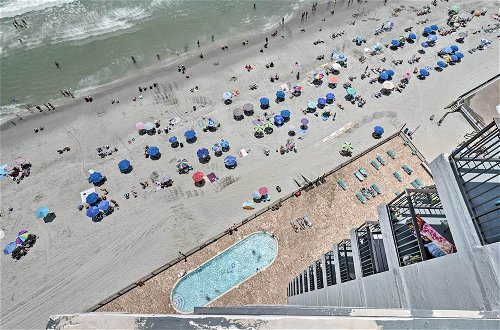 Foto 28 - Oceanfront Garden City Beach Condo For Families