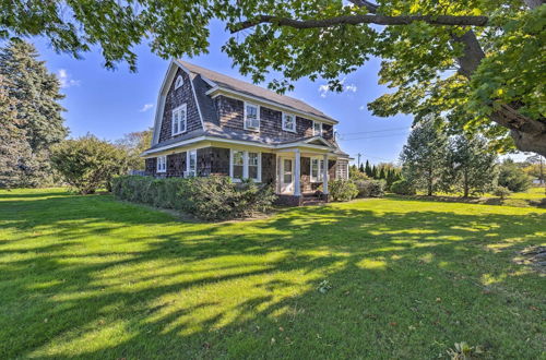 Foto 8 - Historic North Fork Farmhouse Near Wineries