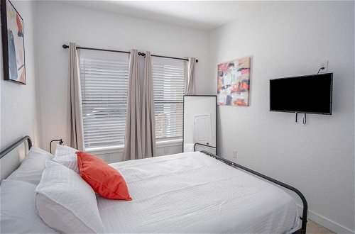Photo 13 - Brand NEW 7 Stylish 3BR Near Exciting Downtown