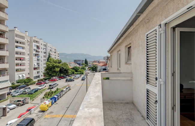 Spacious Apartment w Three Balconies and Parking - Foto 33