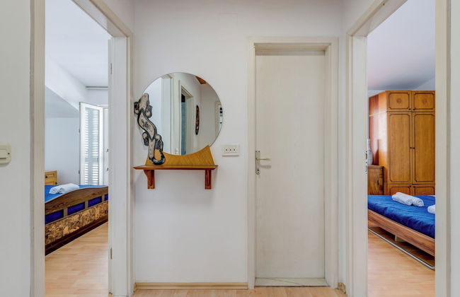 Spacious Apartment w Three Balconies and Parking - Foto 8