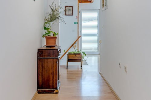 Photo 24 - Spacious Apartment w Three Balconies and Parking