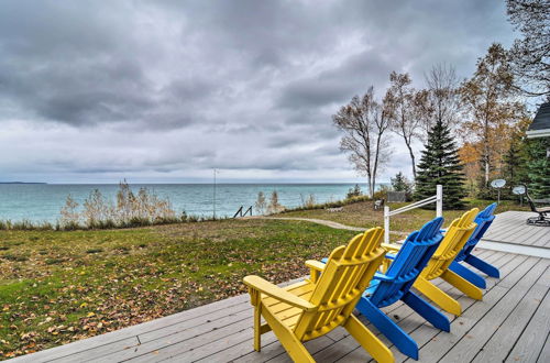 Foto 8 - Waterfront Charlevoix Home w/ Kayaks & Fire Pit