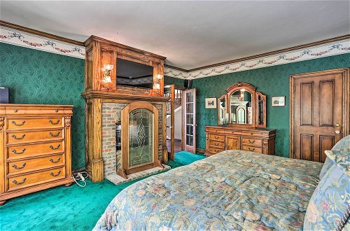 Foto 14 - Ornate Lake Arrowhead Home With Deck