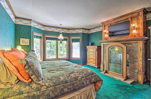 Foto 22 - Ornate Lake Arrowhead Home With Deck