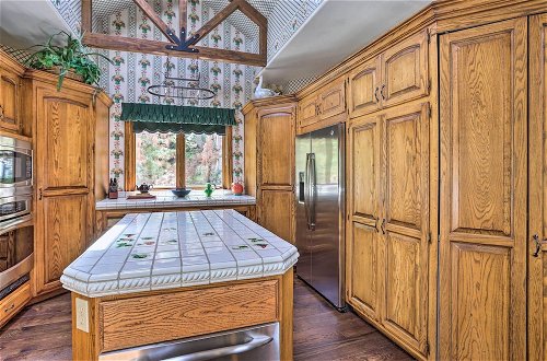 Foto 18 - Ornate Lake Arrowhead Home With Deck