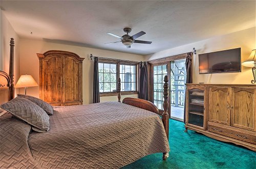 Foto 16 - Ornate Lake Arrowhead Home With Deck
