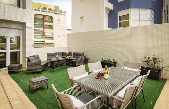 Seaside Escape with Private Patio by Sea N Rent - Foto 32