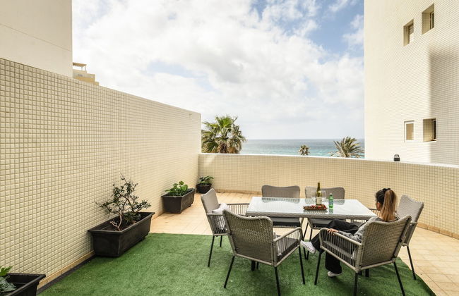 Seaside Escape with Private Patio by Sea N Rent - Foto 31