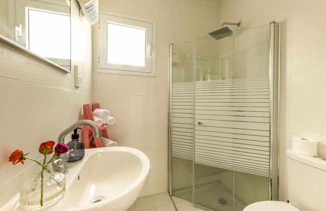 Seaside Escape with Private Patio by Sea N Rent - Foto 35