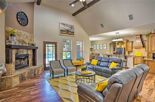 Foto 8 - Terrell Ranch Home: Outdoor Oasis on 14 Acres