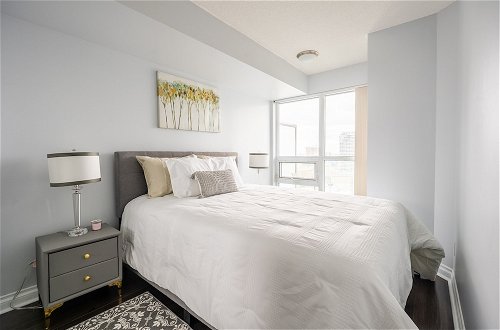 Photo 3 - GLOBALSTAY 1 Bedroom & Den Condo in the Heart of Downtown Toronto
