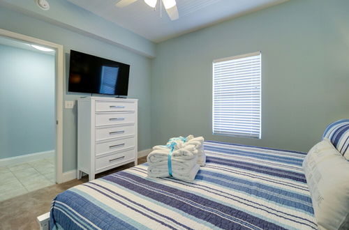 Photo 4 - Gorgeous 1-bed 2-bath Condo With Gulf View! Pools On-site! Walk To The Beach