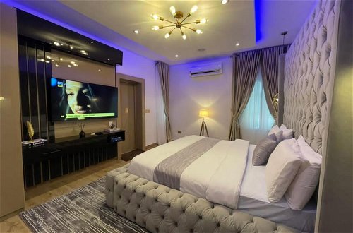 Foto 4 - Modern Luxury 3 Bed With Pool & Gym in Lekki