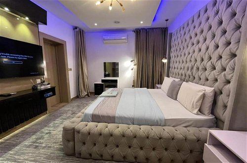 Foto 5 - Modern Luxury 3 Bed With Pool & Gym in Lekki
