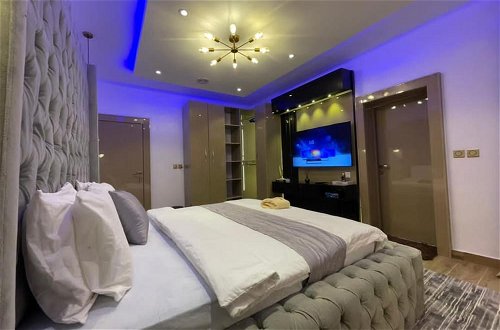 Foto 3 - Modern Luxury 3 Bed With Pool & Gym in Lekki