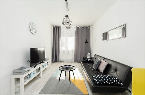 Photo 8 - Poznan Apartment Near Old Zoo by Renters