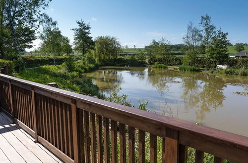 Foto 9 - Beautiful Open Plan Lakeside Lodge, Shearsby