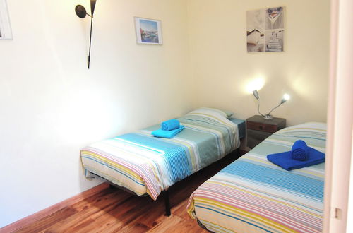 Photo 3 - Charming Cottage With 2 Bedrooms in a Seaside Village