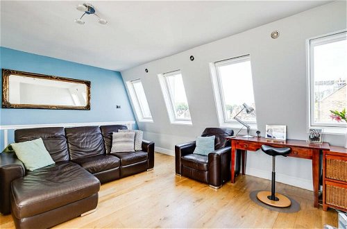 Photo 8 - Beautiful 2-bed Apartment in London
