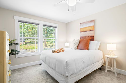 Photo 12 - Blue Ridge Buyout by Avantstay Private Guest Suite! 5 Bedroom Buyout
