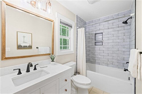 Photo 22 - Blue Ridge Buyout by Avantstay Private Guest Suite! 5 Bedroom Buyout