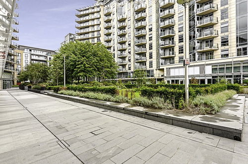 Photo 25 - Stylish Flat In Battersea Reach